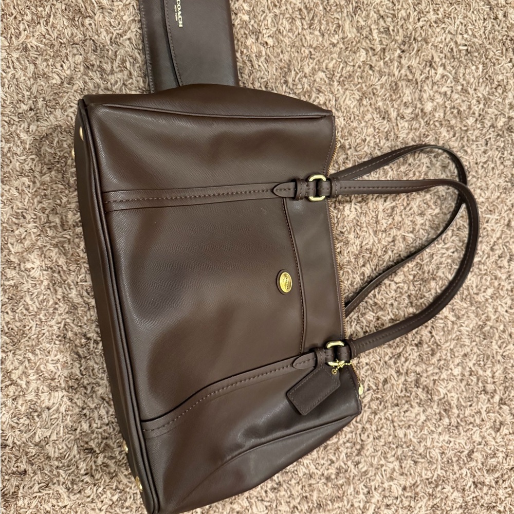 Coach Elegant Brown Leather Tote Bag w wallet
